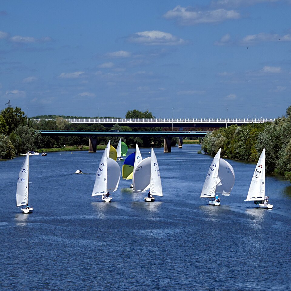 La Maine à Angers vue vers l’amont depuis le pont Confluences