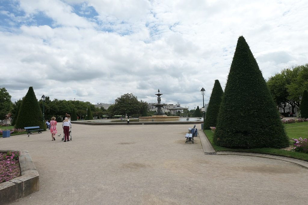 Le jardin du Mail à Angers : photo de contexte angevin, sans vue de la boutique du 8 rue André-Gardot.
