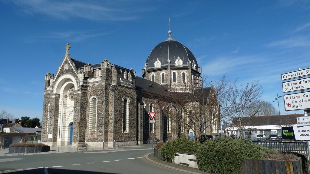 L’église Saint-Léonard à Angers : contexte du secteur, sans vue de la boulangerie du 186 rue Saumuroise.